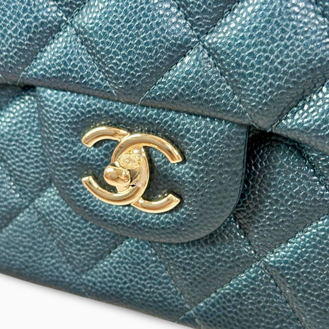 CHANEL 2018 METALLIC BLUE CAVIAR JUMBO CLASSIC FLAP BAG GHW